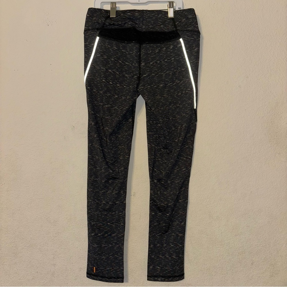Lucy black leggings with black mesh, Lucy tech, size small